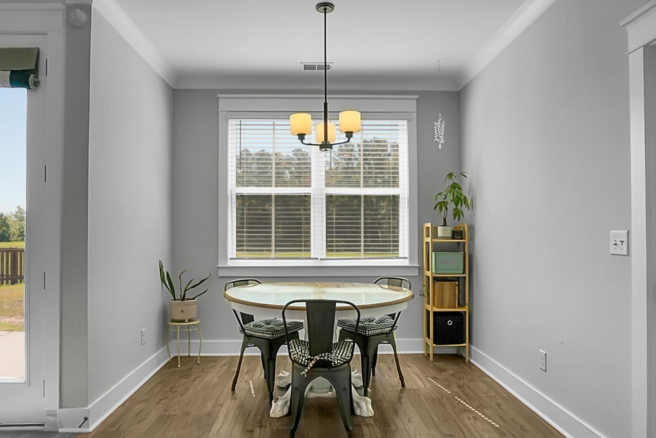 658 Black Pine Photo 29