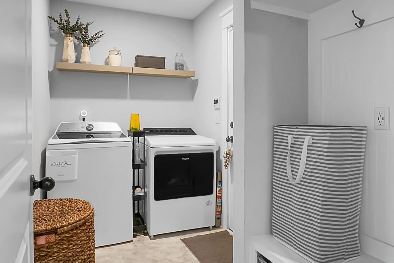 658 Black Pine Photo 40