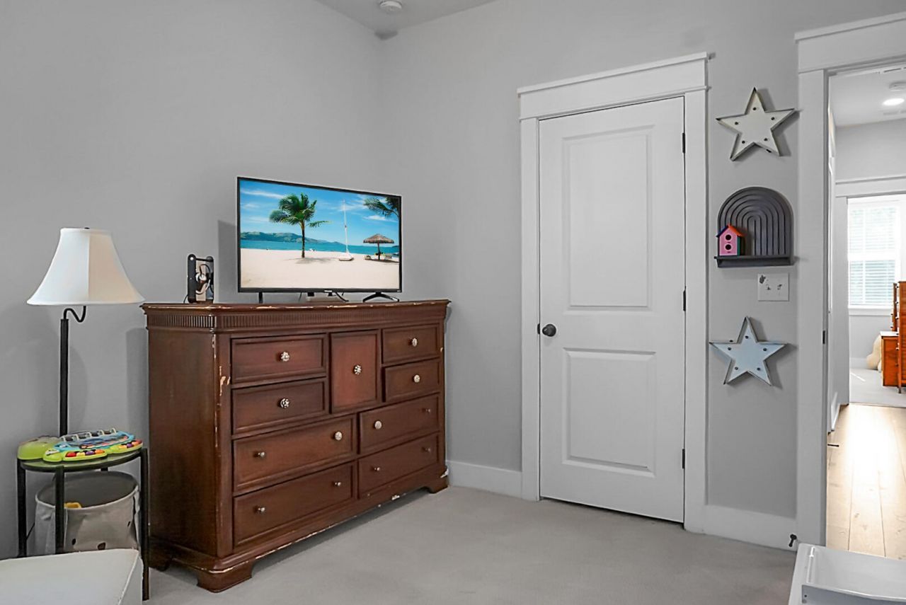 658 Black Pine Photo 42