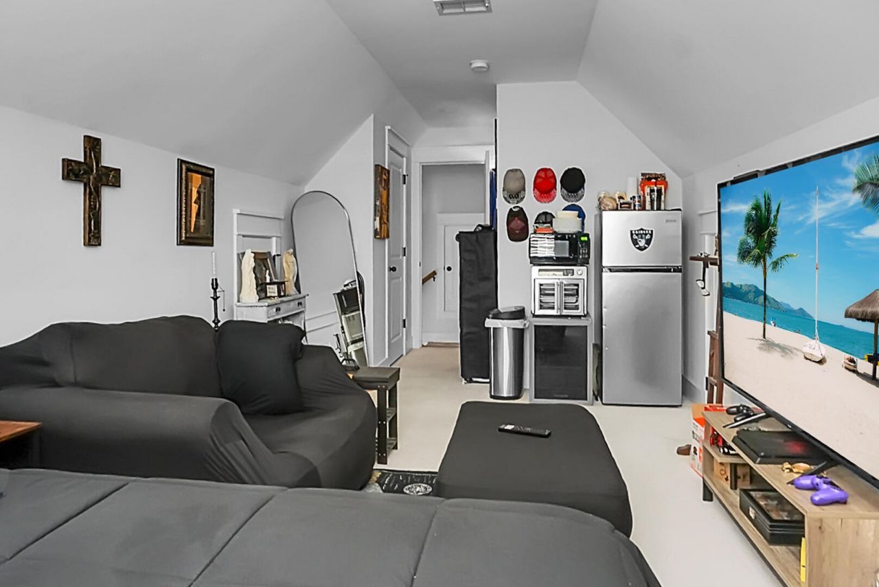 658 Black Pine Photo 48