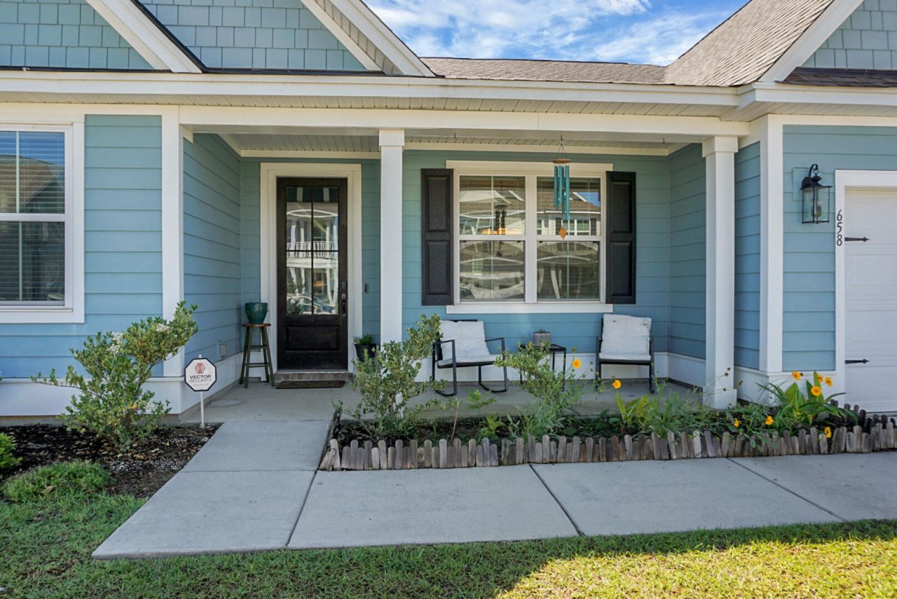 658 Black Pine Photo 6