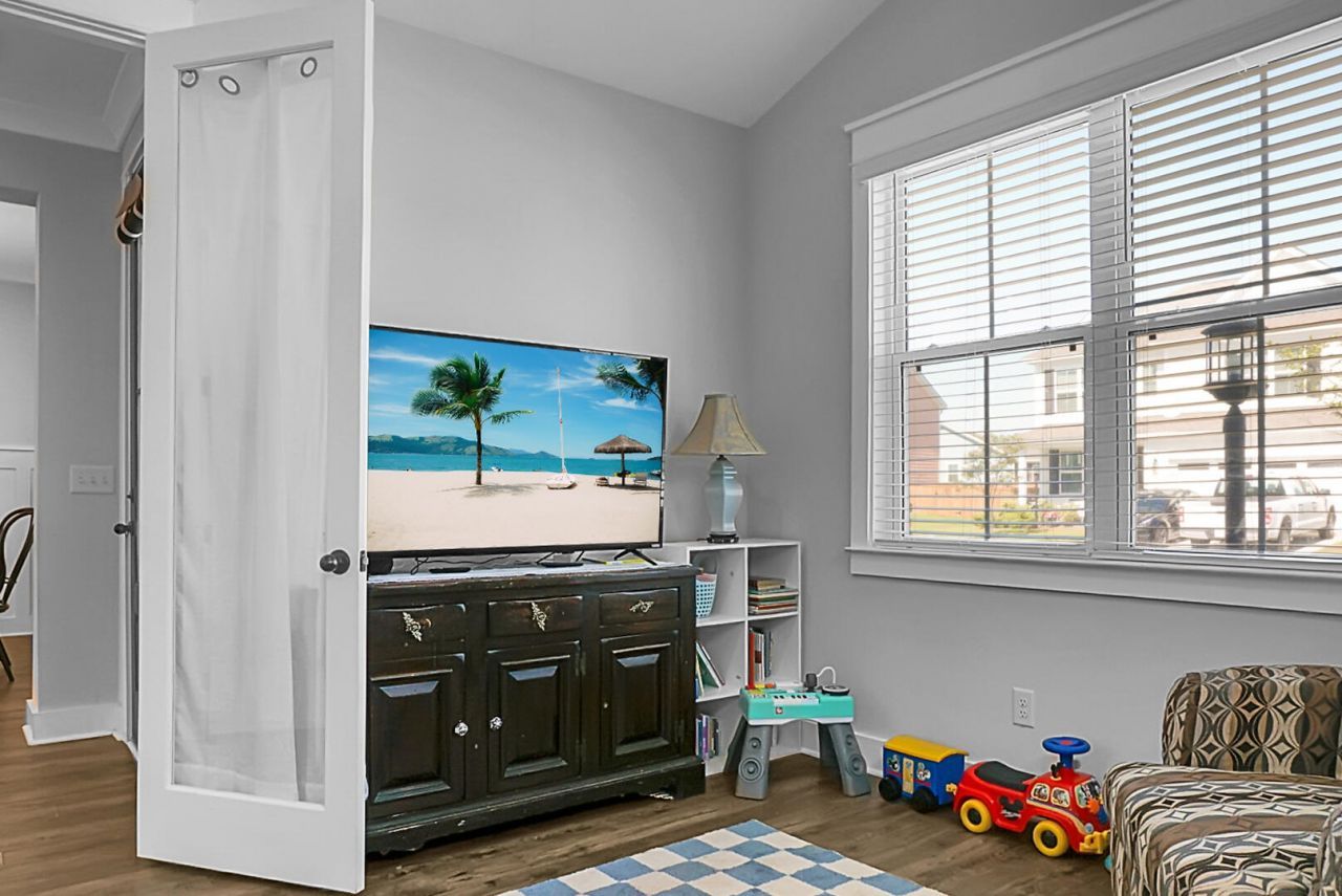 658 Black Pine Photo 9