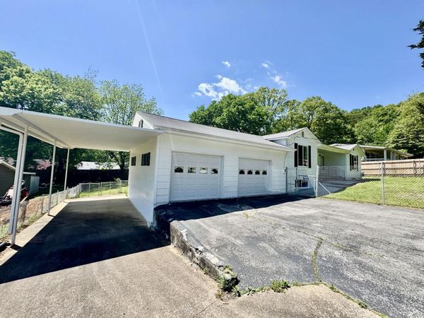 216 W Walden Circle, Soddy Daisy, TN 37379