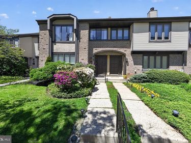8 INDEPENDENCE PLACE, NEWTOWN, PA 18940
