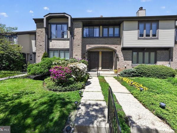 8 INDEPENDENCE PLACE, NEWTOWN, PA 18940
