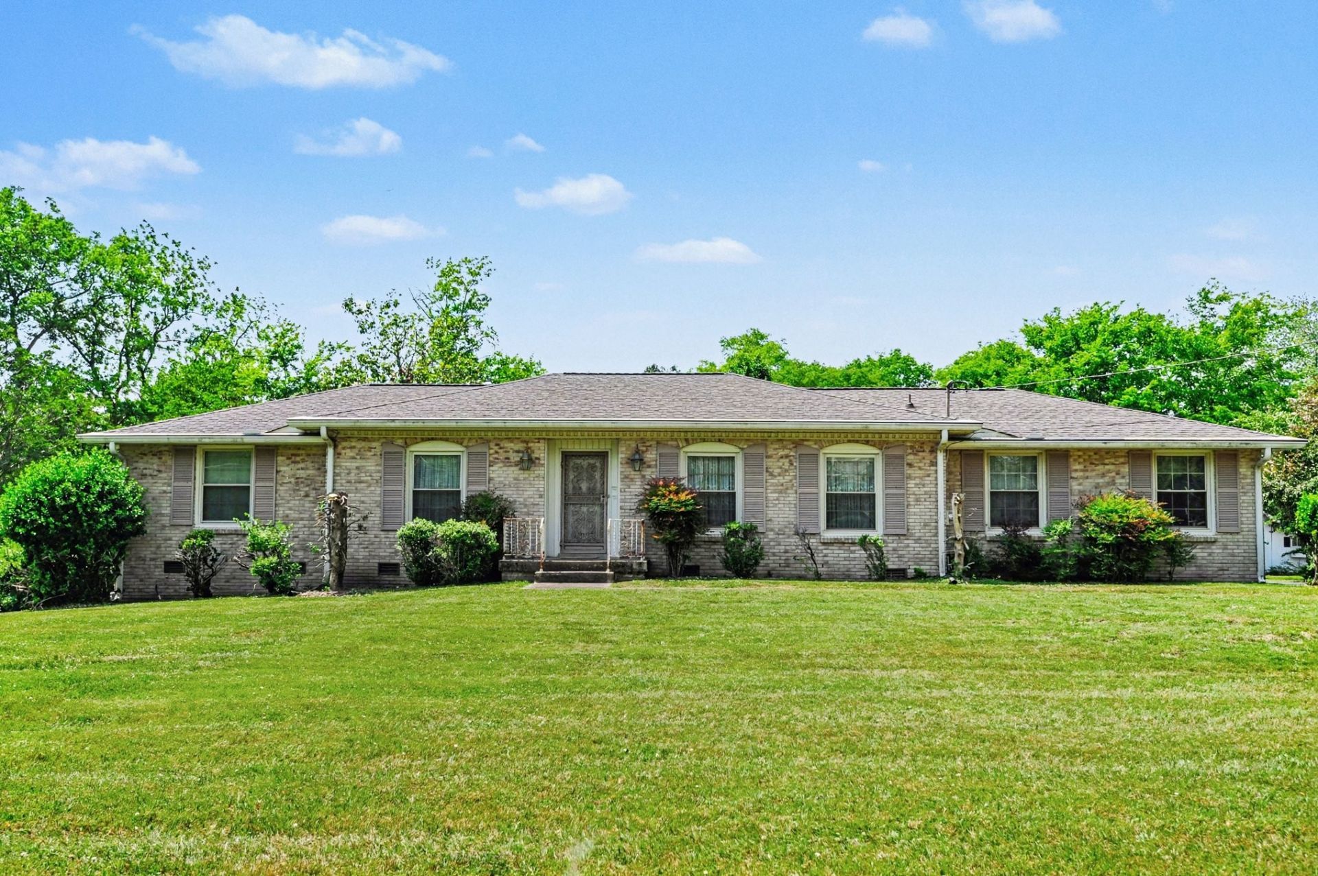 106 Oak Pl, Hendersonville, TN 37075 Main Photo