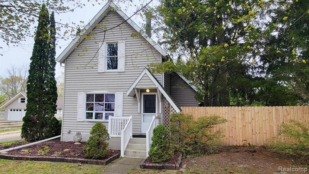 1256 Pine Street, Lapeer, MI 48446 Main Photo