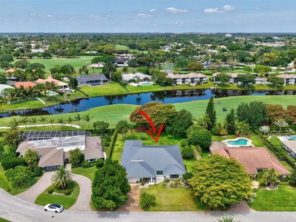 712 Pine Lake Dr, Delray Beach, FL 33445