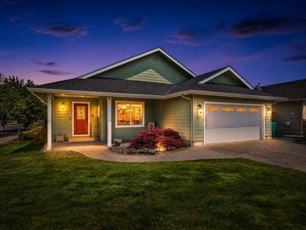 102 SW Pintail Court, Grants Pass, OR 97527
