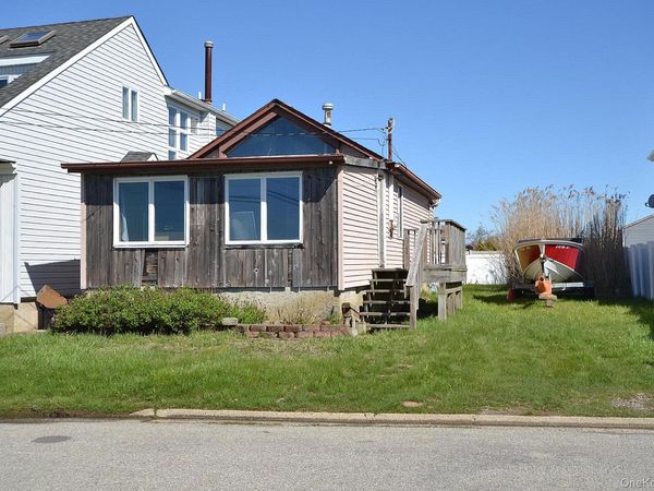 54 Bayview Avenue W, Lindenhurst, NY 11757
