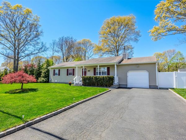 405 Puritan Drive , Yaphank, NY 11967