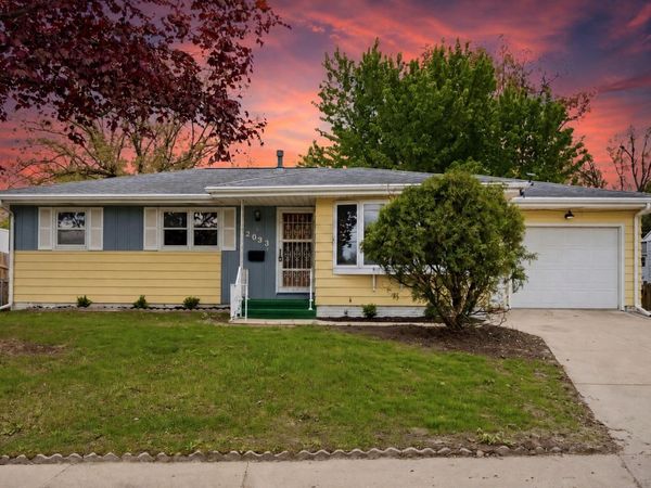 2033 Coldstream Avenue NE, Cedar Rapids, IA 52402