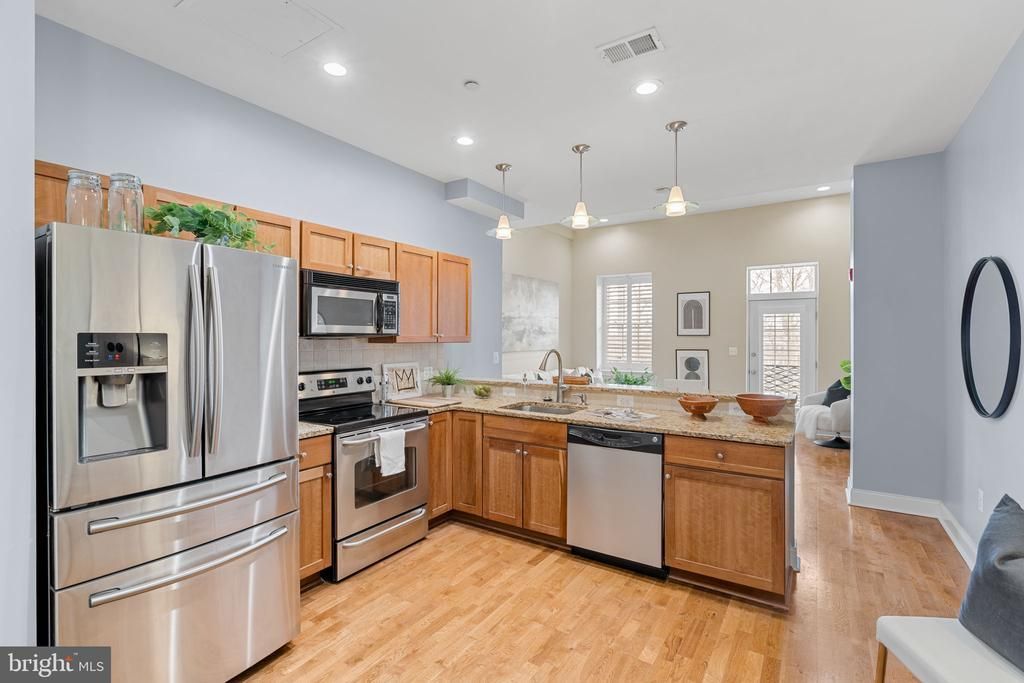 1 Academy Circle, Unit 302, Philadelphia, PA 19146 Main Photo