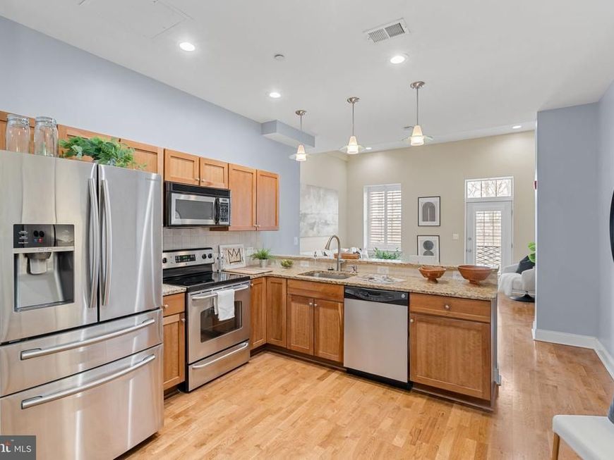 1 Academy Circle, Unit 302, Philadelphia, PA 19146 Main Photo