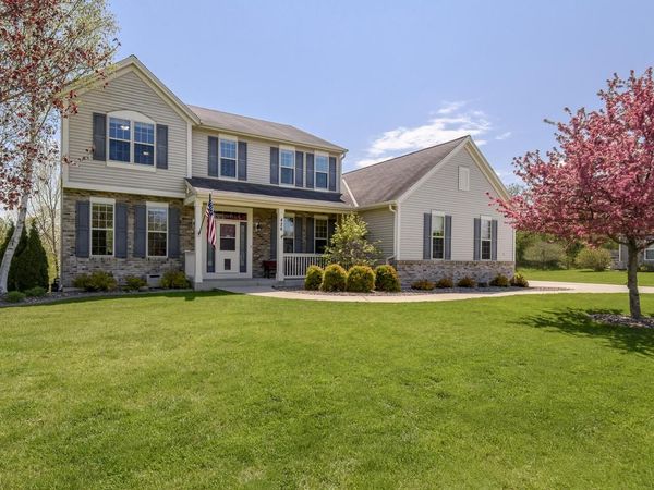 426 Augusta DRIVE, Mukwonago, WI 53149