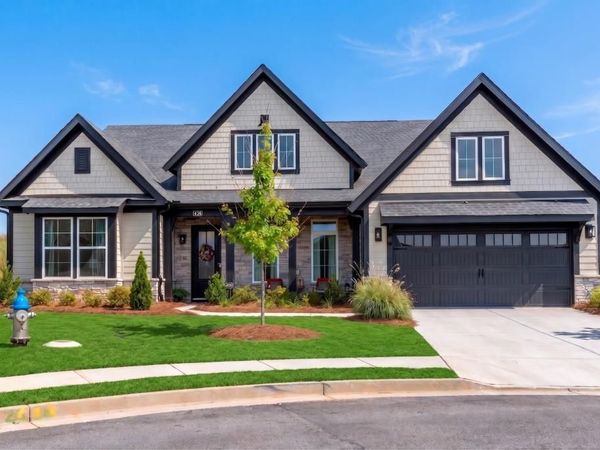 426 Clear Lake Parkway , Hoschton, GA 30548