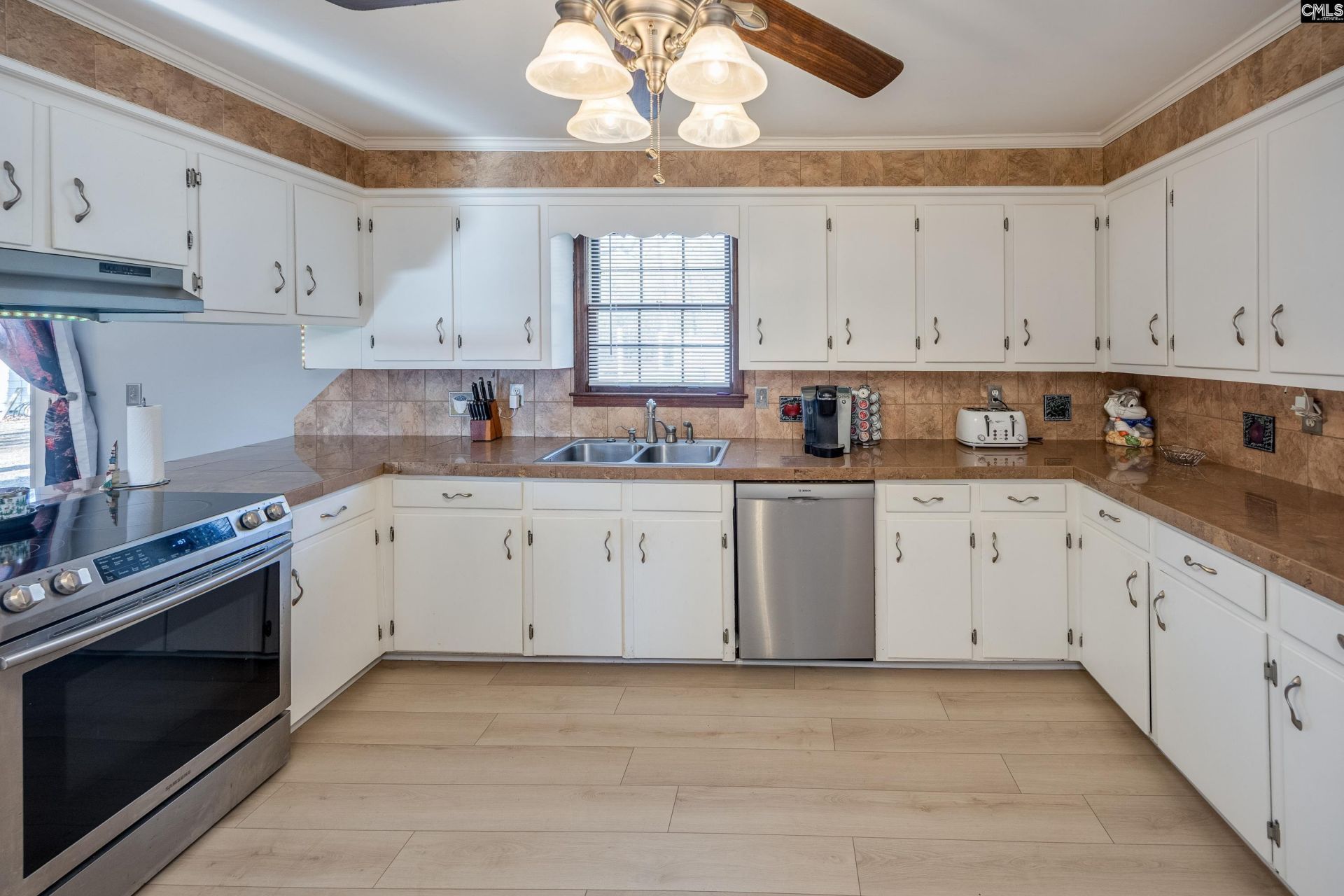 540 Lakeshore Drive  Photo 18