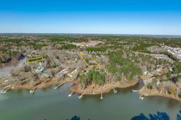 540 Lakeshore Drive  photo 4