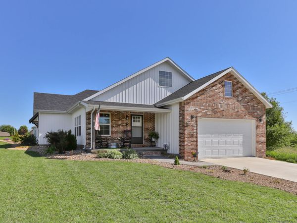 1245 E Keeling Place, Bolivar, MO 65613