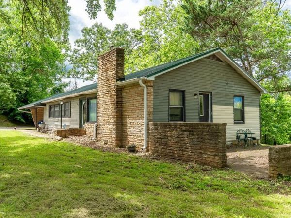 705 Preacher Roe Boulevard , West Plains, MO 65775