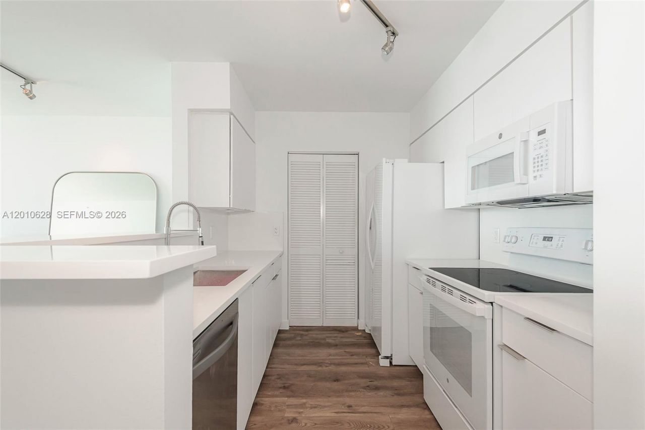 90 Alton Rd, Unit 2106, Miami Beach, FL 33139 Photo