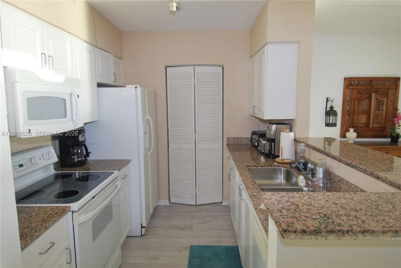 90 Alton Rd , Unit 2106, Miami Beach, FL 33139 Photo