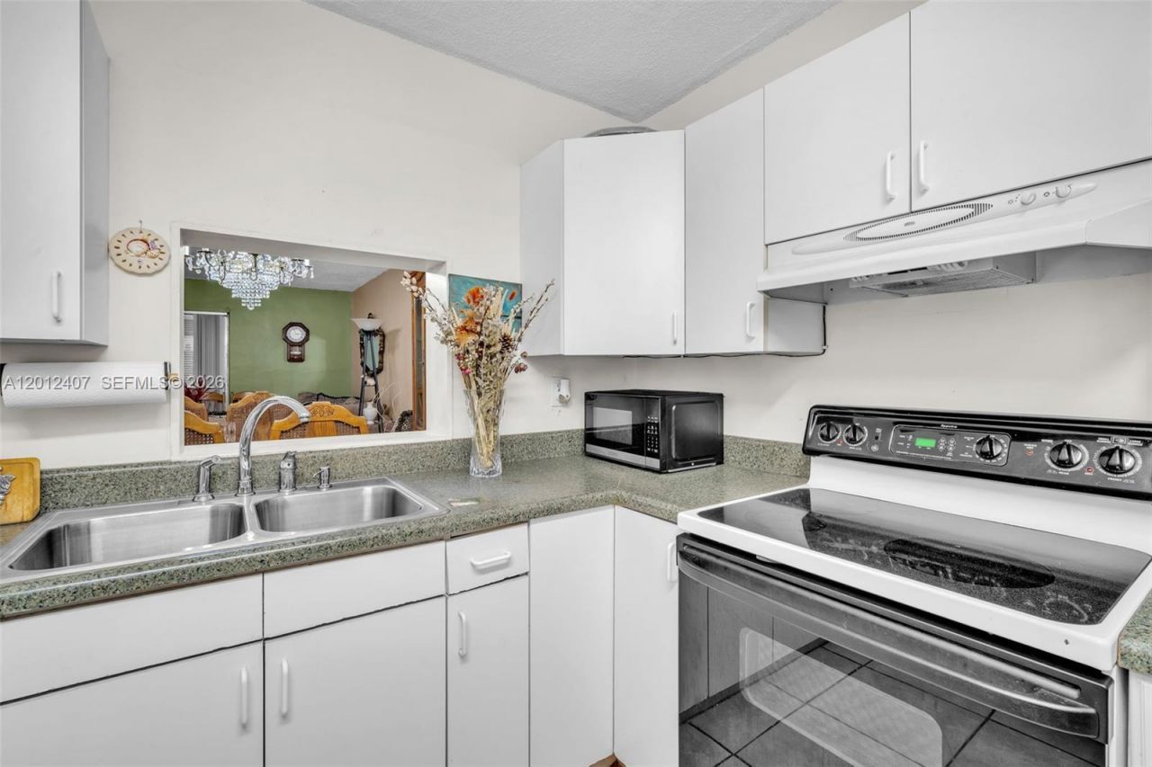 16901 NE 13th Ave, Unit 303, Miami, FL 33162 Photo
