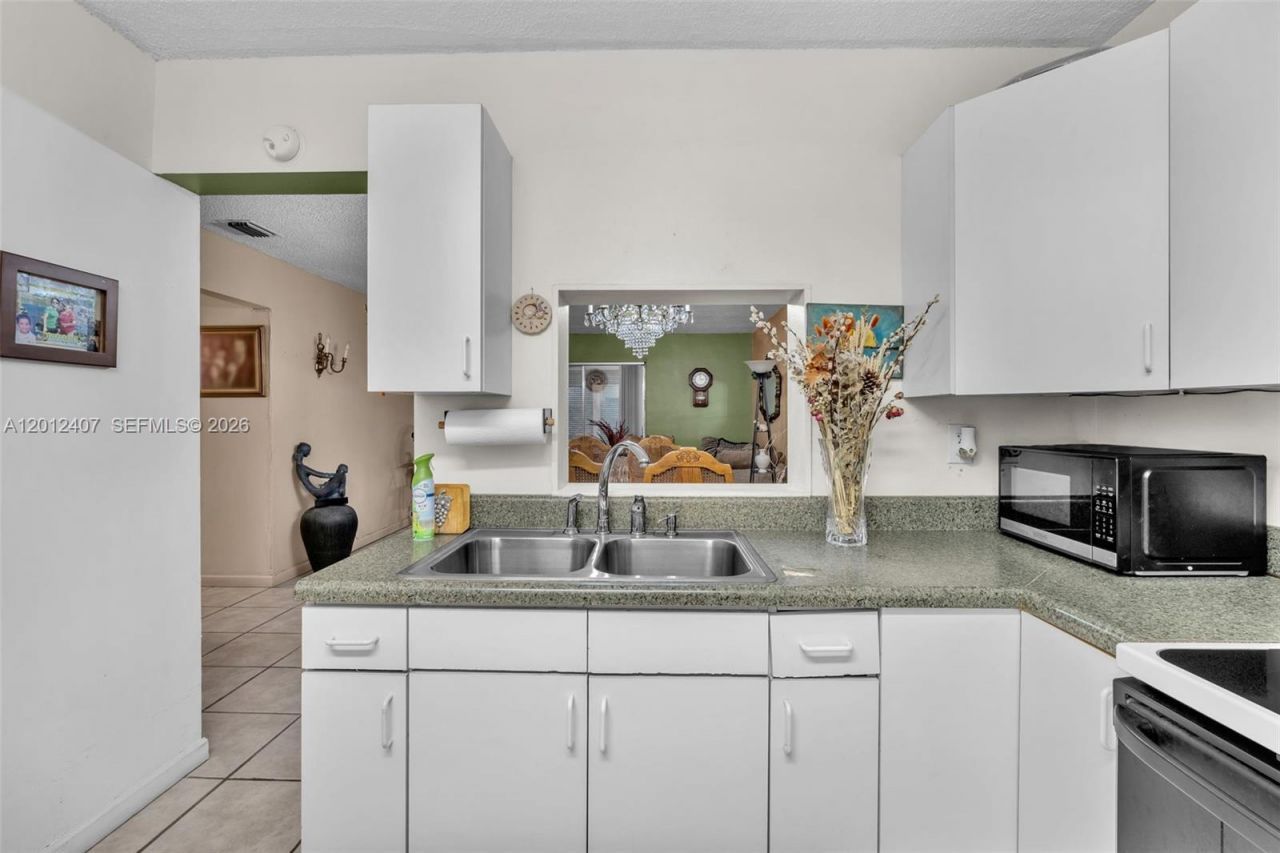 16901 NE 13th Ave, Unit 303, Miami, FL 33162 Photo