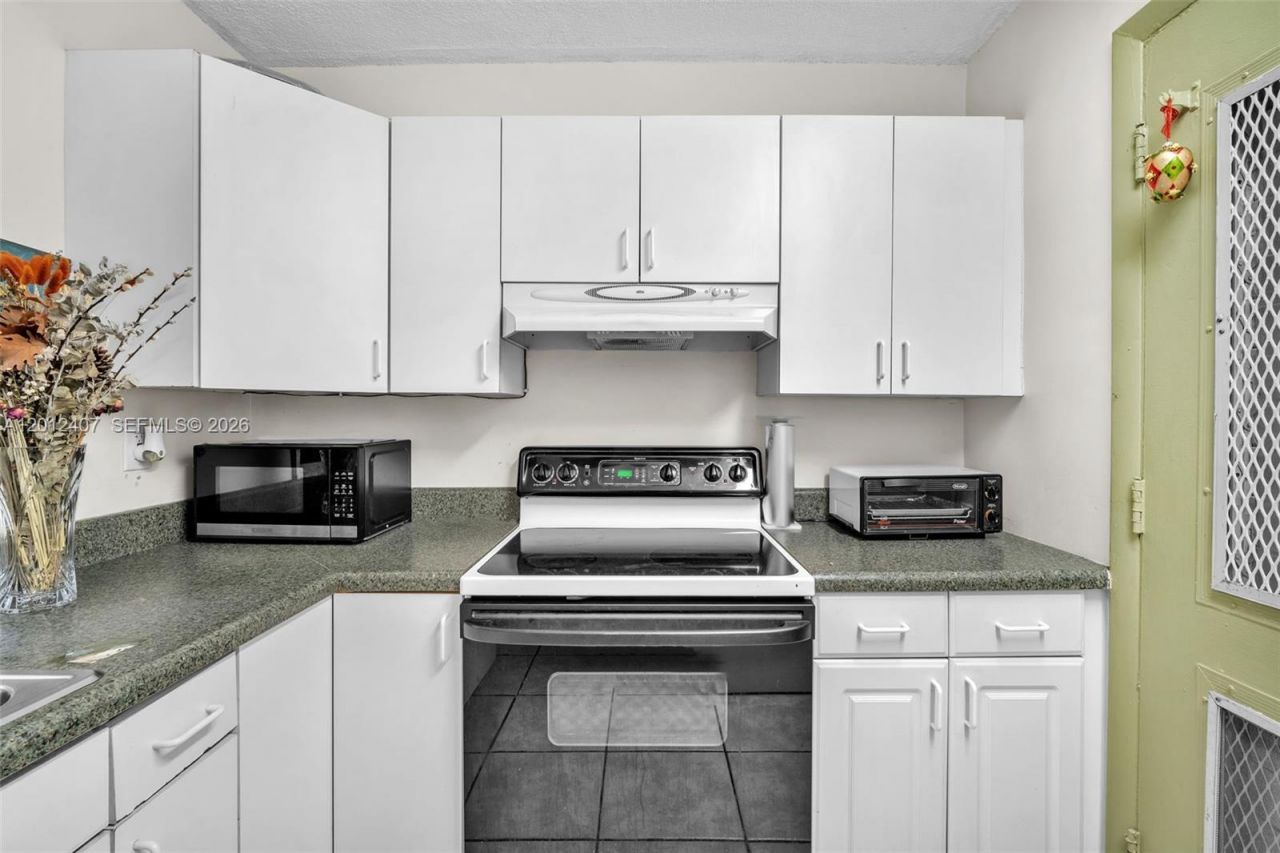 16901 NE 13th Ave, Unit 303, Miami, FL 33162 Photo