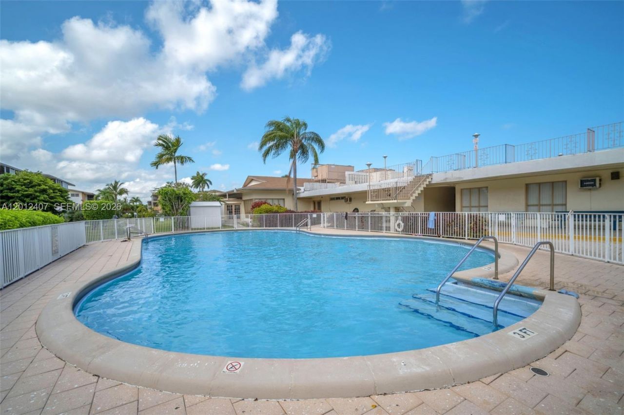16901 NE 13th Ave, Unit 303, Miami, FL 33162 Photo