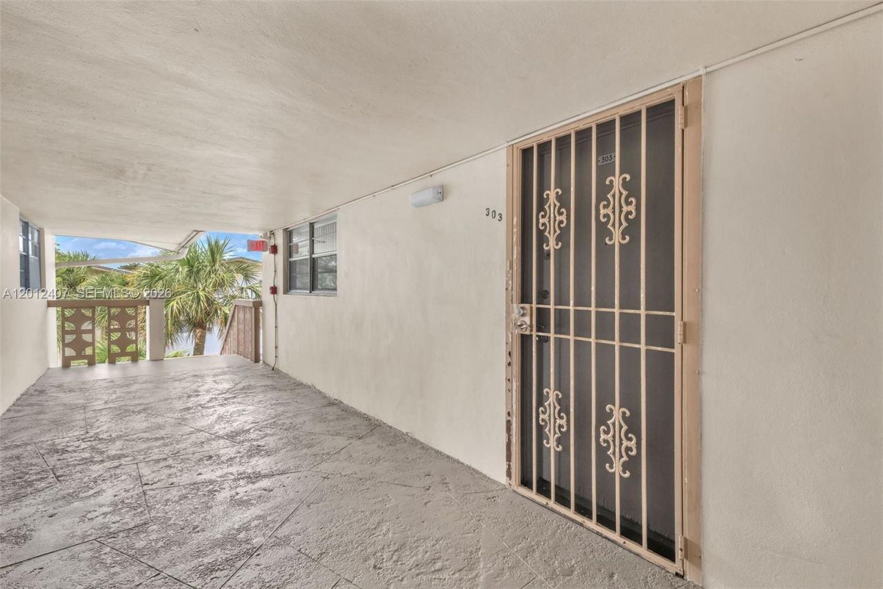 16901 NE 13th Ave, Unit 303, Miami, FL 33162 Photo