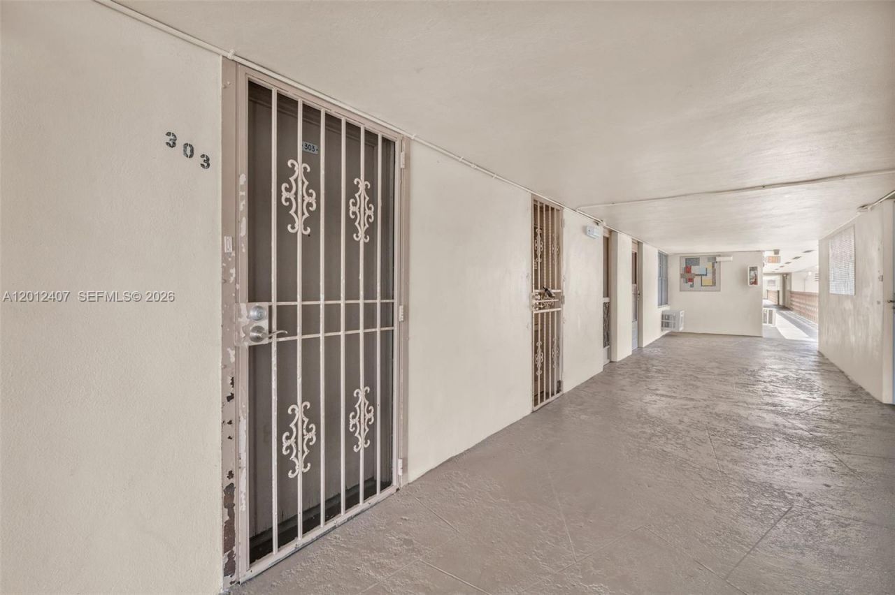 16901 NE 13th Ave, Unit 303, Miami, FL 33162 Photo