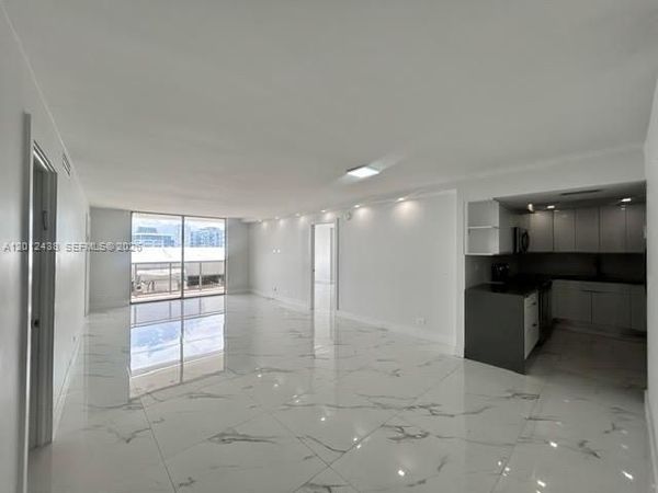 6039 Collins Ave, Unit 1033, Miami Beach, FL 33140