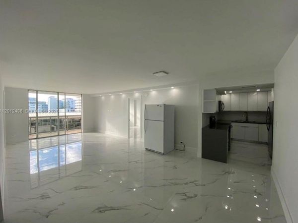 6039 Collins Ave , Unit 1033, Miami Beach, FL 33140
