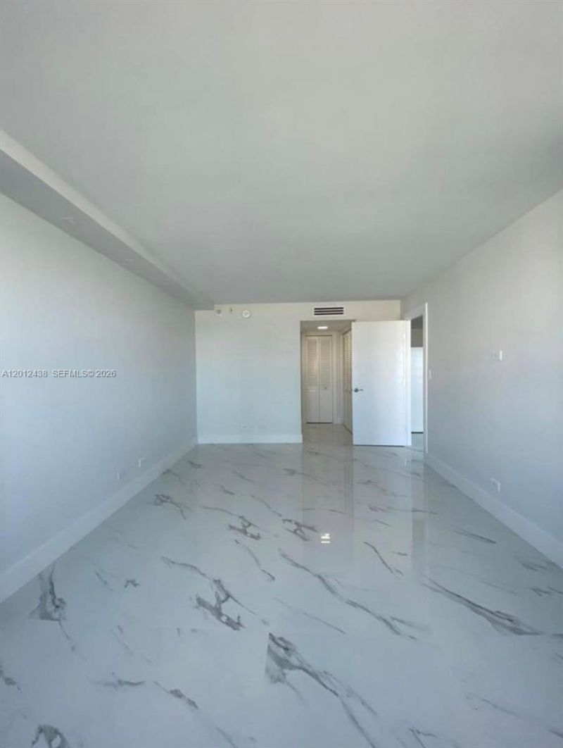 6039 Collins Ave, Unit 1033, Miami Beach, FL 33140 Photo