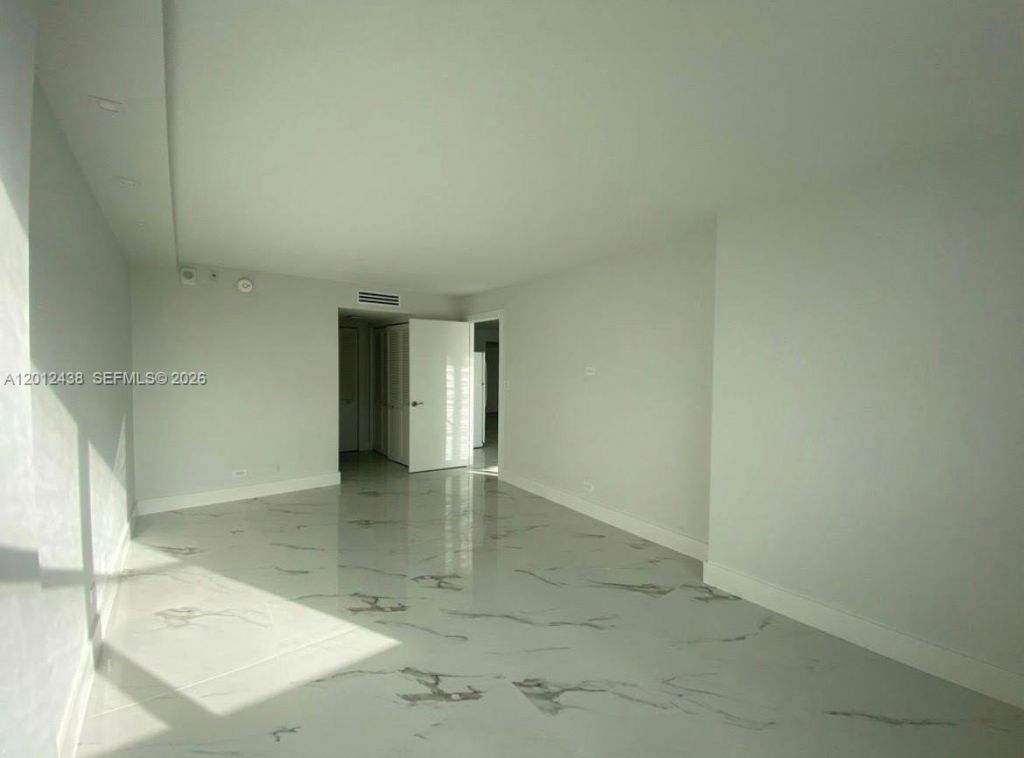 6039 Collins Ave, Unit 1033, Miami Beach, FL 33140 Photo