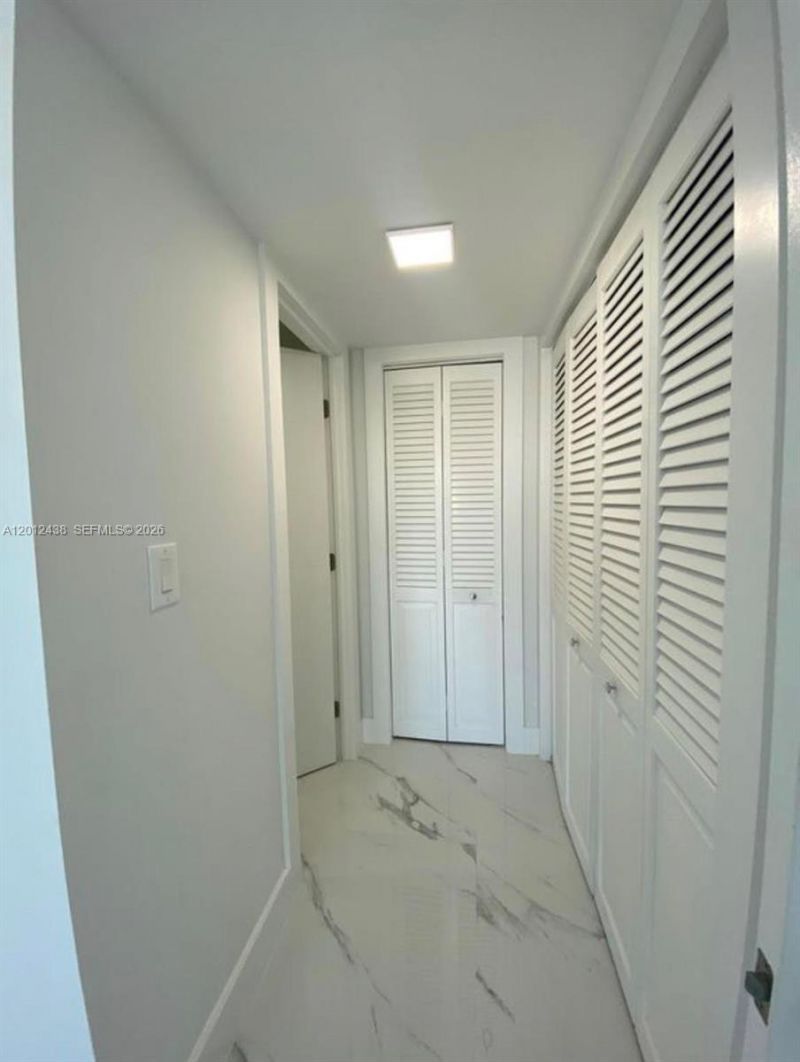6039 Collins Ave, Unit 1033, Miami Beach, FL 33140 Photo
