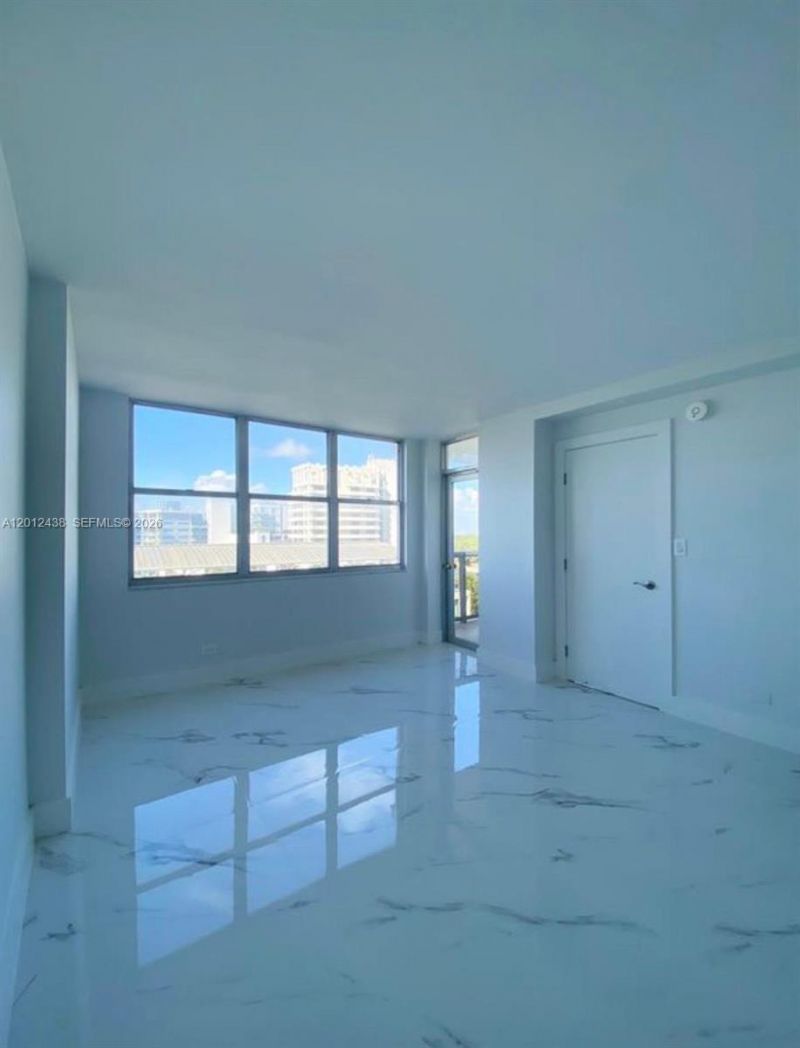 6039 Collins Ave, Unit 1033, Miami Beach, FL 33140 Photo