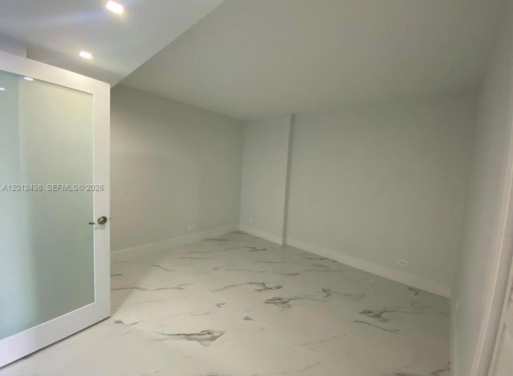 6039 Collins Ave, Unit 1033, Miami Beach, FL 33140 Photo