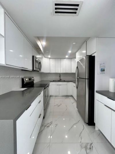6039 Collins Ave, Unit 1033, Miami Beach, FL 33140 Photo