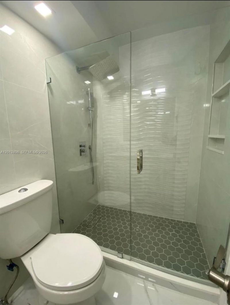 6039 Collins Ave, Unit 1033, Miami Beach, FL 33140 Photo