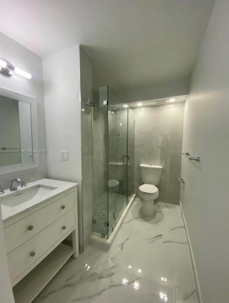 6039 Collins Ave, Unit 1033, Miami Beach, FL 33140 Photo