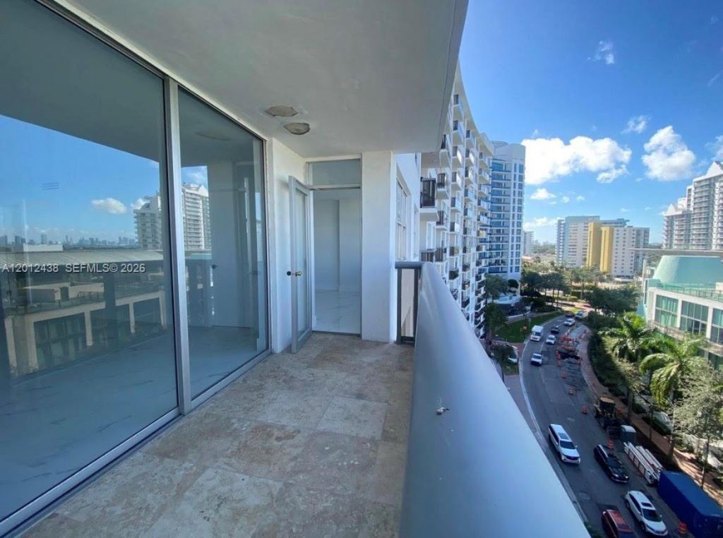 6039 Collins Ave, Unit 1033, Miami Beach, FL 33140 Photo