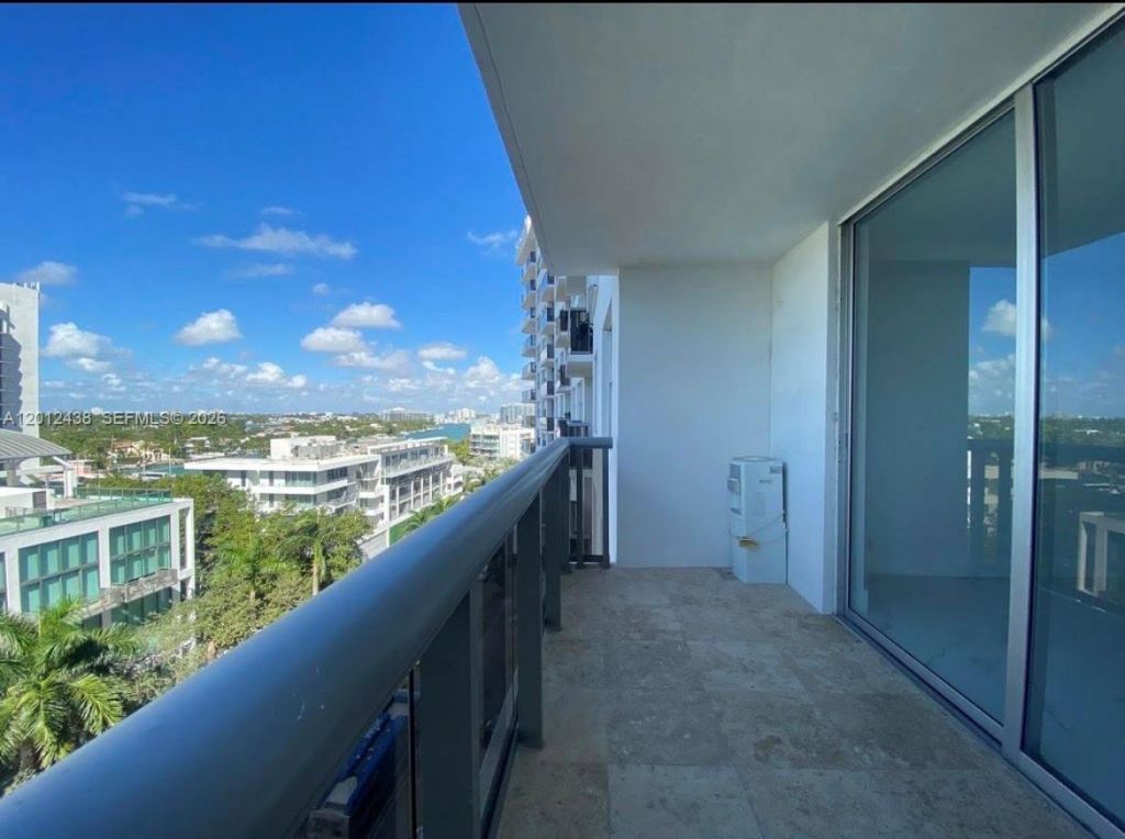 6039 Collins Ave, Unit 1033, Miami Beach, FL 33140 Photo