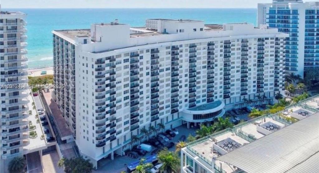 6039 Collins Ave, Unit 1033, Miami Beach, FL 33140 Photo
