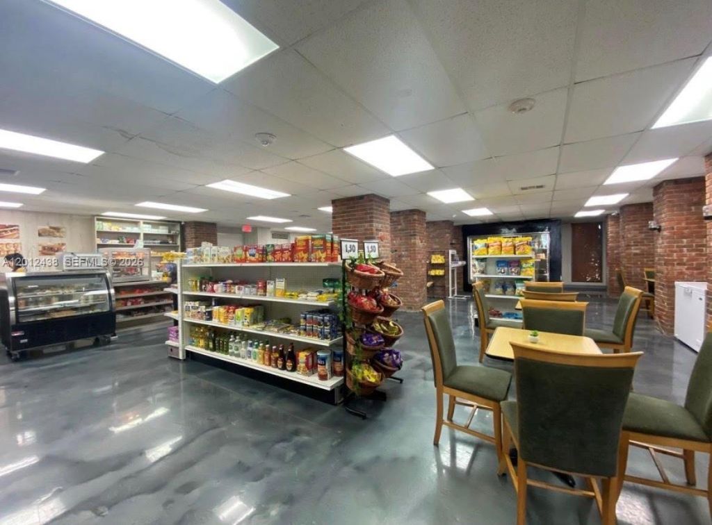 6039 Collins Ave, Unit 1033, Miami Beach, FL 33140 Photo