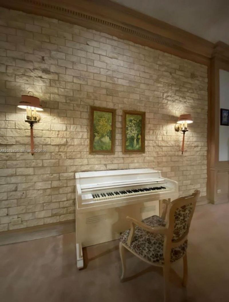 6039 Collins Ave, Unit 1033, Miami Beach, FL 33140 Photo