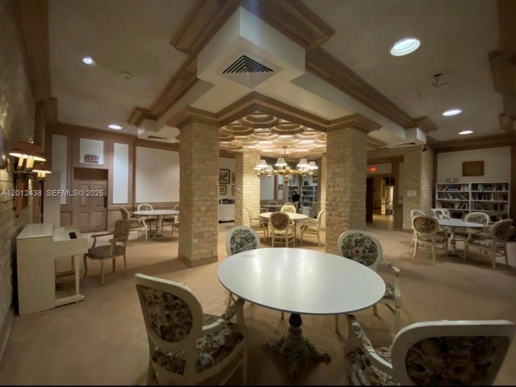 6039 Collins Ave, Unit 1033, Miami Beach, FL 33140 Photo
