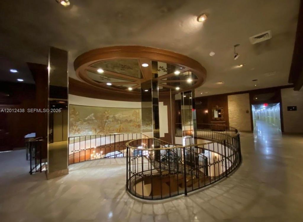 6039 Collins Ave, Unit 1033, Miami Beach, FL 33140 Photo