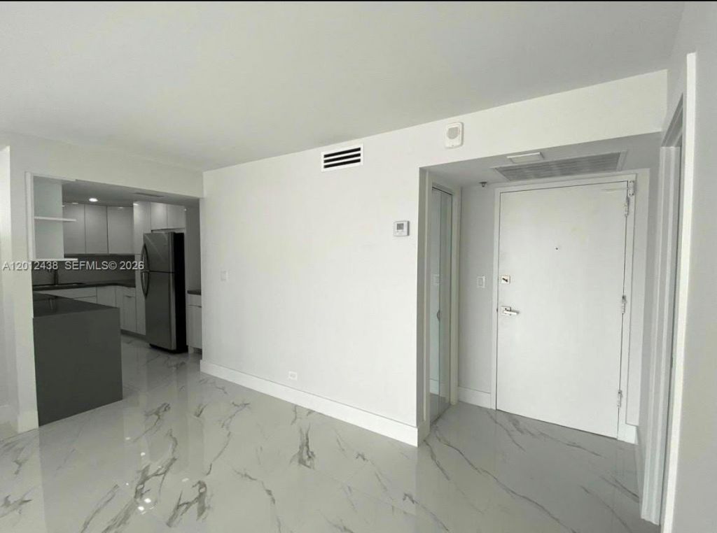 6039 Collins Ave, Unit 1033, Miami Beach, FL 33140 Photo